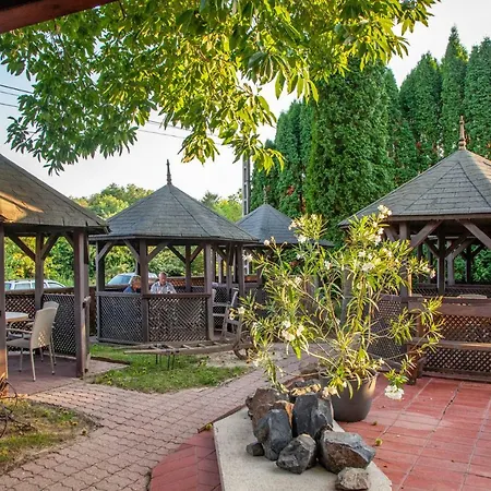Gesztenyés Bed & Breakfast *